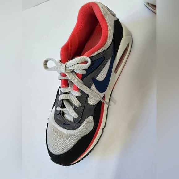 Nike Women's Sneakers - Gray, Blue, and RedSize: Women's US 8.5 / UK 6 / EUR 40 - Picture 6 of 9